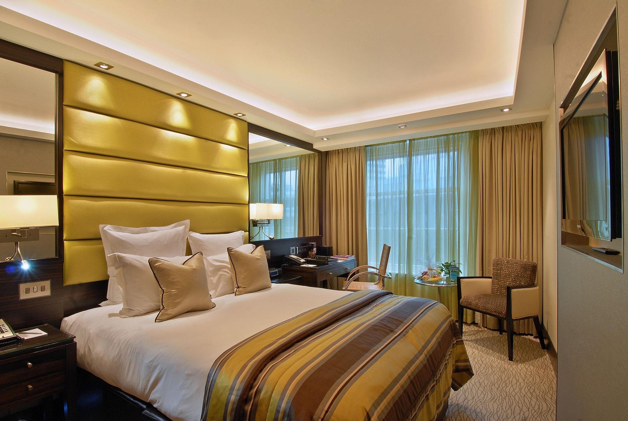 Park Grand Mayfair Λονδίνο Εξωτερικό φωτογραφία A bedroom at the InterContinental London The O2