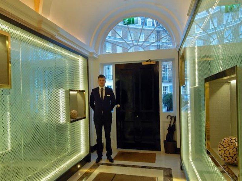Park Grand Mayfair Λονδίνο Εξωτερικό φωτογραφία The entrance to the hotel