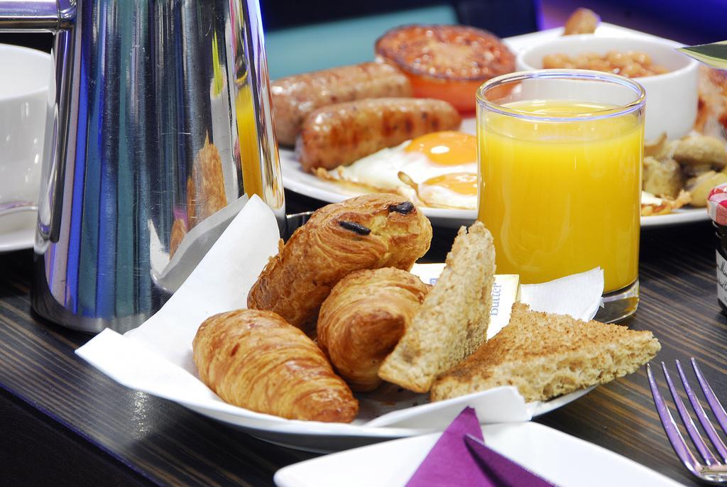 Park Grand Mayfair Λονδίνο Εξωτερικό φωτογραφία A continental breakfast