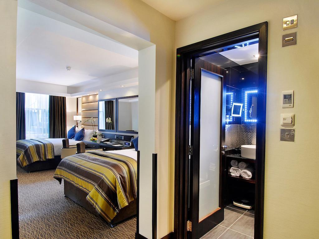 Park Grand Mayfair Λονδίνο Εξωτερικό φωτογραφία A room at the Hilton London West End