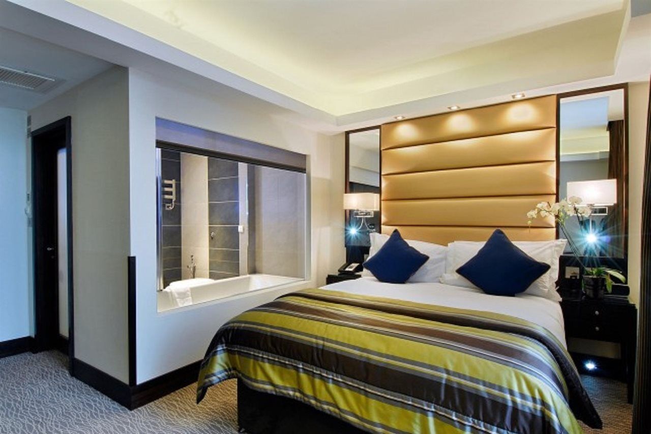 Park Grand Mayfair Λονδίνο Εξωτερικό φωτογραφία A bedroom at the InterContinental London The O2