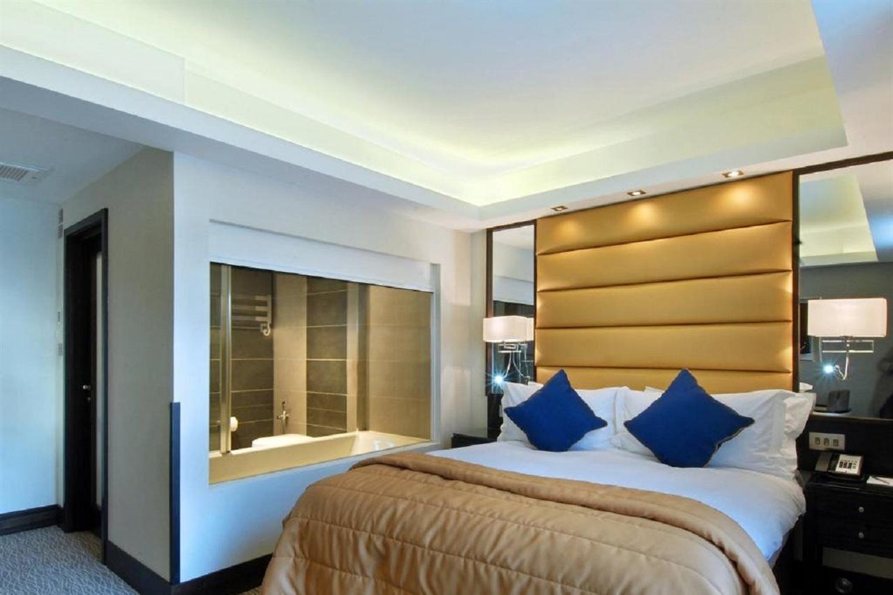 Park Grand Mayfair Λονδίνο Εξωτερικό φωτογραφία A bedroom at the hotel